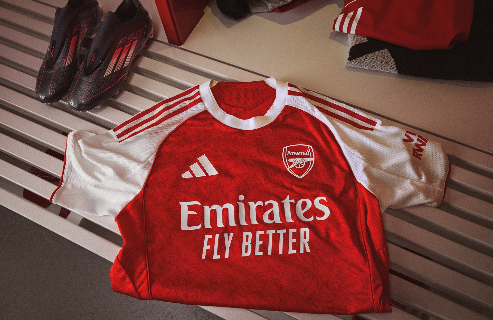 Se Arsenals nye hjemmedrakt 2025/26 – Designet med hjertet